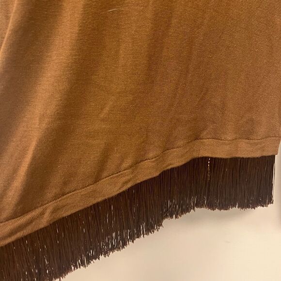 Brown asymmetrical fringed hemline sweater. Sz 1(S) - Picture 5 of 6